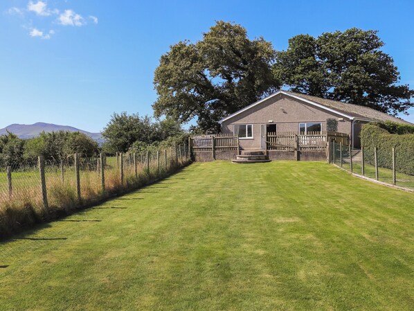 Exterior - 3 bedroom accommodation in Caernarfon (Caernarfon)