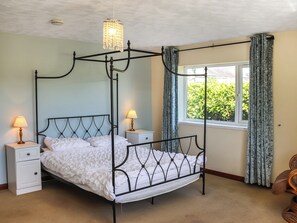 3 quartos, Wi-Fi de cortesia, roupa de cama