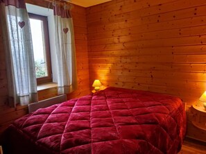 1 bedroom, iron/ironing board, travel cot, free WiFi