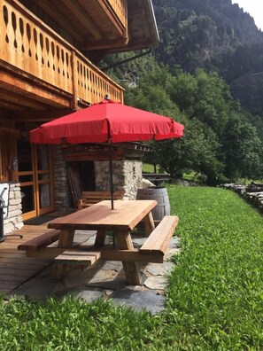 Outdoor dining - CHEZ LA GRIVE - CHAMPAGNY EN VANOISE (CHAMPAGNY EN VANOISE)