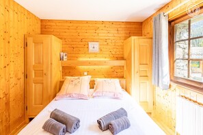 7 bedrooms, iron/ironing board, travel cot, free WiFi