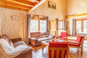 TV, fireplace, DVD player, stereo