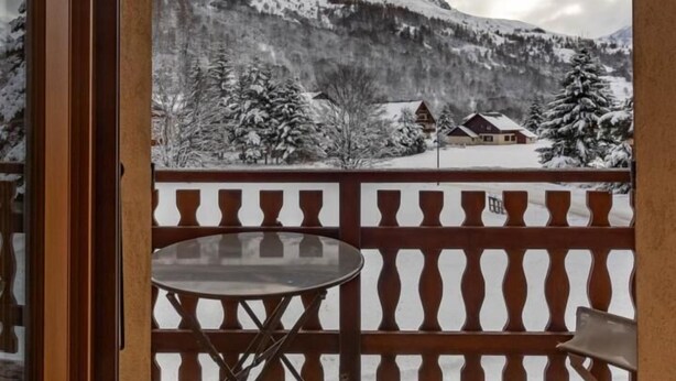 A wooden deck with a glass door leading to a snowy mountain view. - LE VALLON - VALLOIRE (VALLOIRE)
