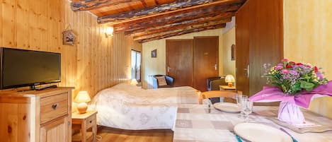 Iron/ironing board, travel cot