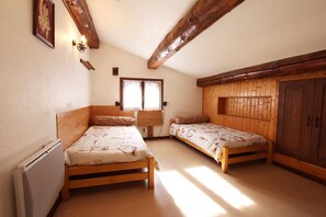 2 bedrooms, iron/ironing board, travel crib - LE COLIBRI - BEAUFORT ARECHES (BEAUFORT ARECHES)