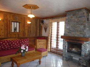 TV, fireplace, DVD player, stereo