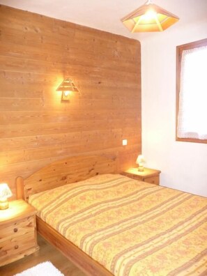 6 quartos, ferros/tábuas de passar roupa, Wi-Fi de cortesia