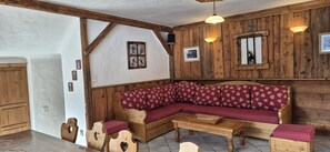 TV, fireplace, DVD player, stereo