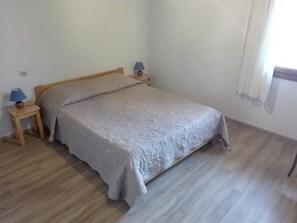 1 bedroom, iron/ironing board, travel cot, free WiFi