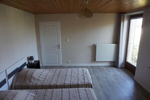 2 Schlafzimmer, Bügeleisen/Bügelbrett, Reisekinderbett, kostenloses WLAN