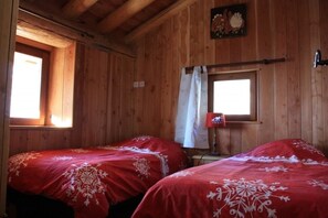 4 bedrooms, iron/ironing board, free WiFi