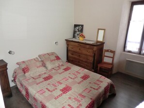 2 Schlafzimmer, Bügeleisen/Bügelbrett