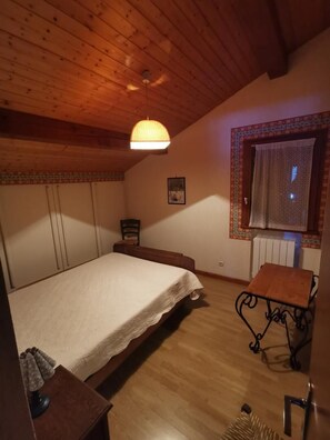 2 chambres, fer et planche à repasser, lit parapluie, Wi-Fi gratuit