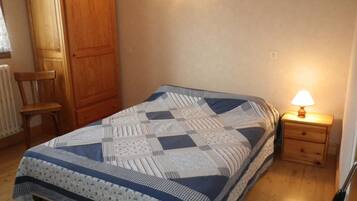 3 chambres, fer et planche Ă repasser