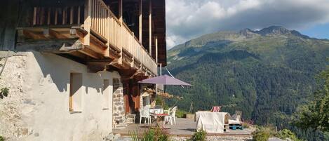 屋外ダイニングエリア