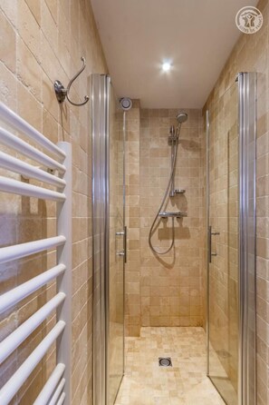 Douche, séchoir à cheveux