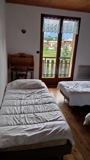 3 bedrooms, iron/ironing board, travel cot, free WiFi