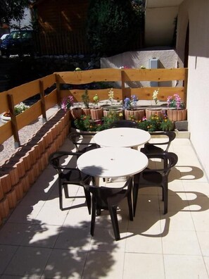 تناول الطعام بالخارج