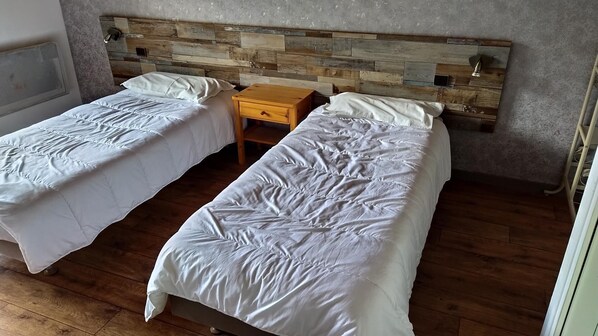 3 bedrooms, iron/ironing board, travel cot, free WiFi
