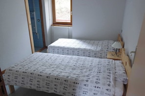3 chambres, fer et planche à repasser, Wi-Fi gratuit