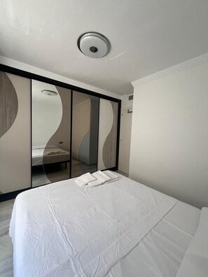 2 bedrooms, desk, iron/ironing board, free WiFi