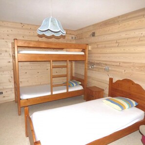 3 bedrooms, iron/ironing board, travel crib, free WiFi