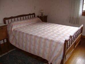 3 chambres, fer et planche à repasser