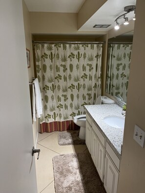 Bruser, hårtørrer, håndklæder, Sæbe