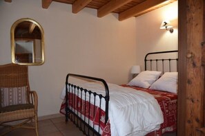 4 bedrooms, iron/ironing board, travel crib, free WiFi