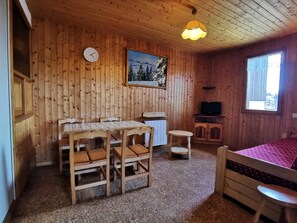 1 Schlafzimmer, Bügeleisen/Bügelbrett