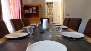A dining table set for six with plates, glasses, and cutlery. - LE REFUGE DU BACHAL N°1 (NOTRE DAME DE BELLECOMBE)