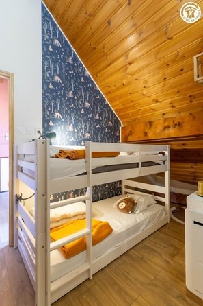 3 bedrooms, iron/ironing board, free WiFi