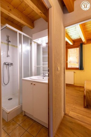 Shower, hair dryer - LA BONNE EAU - VALLOIRE (VALLOIRE)
