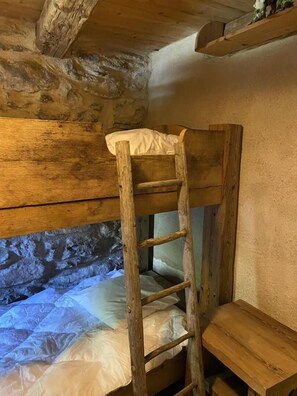 3 bedrooms, iron/ironing board, travel cot