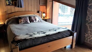 3 slaapkamers, een strijkplank/strijkijzer, reisbedje, gratis wifi