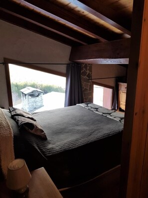3 bedrooms, iron/ironing board, travel crib, free WiFi