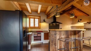 Kaffetrakter/tekoker, kjøleskap, mikrobølgeovn og ovn