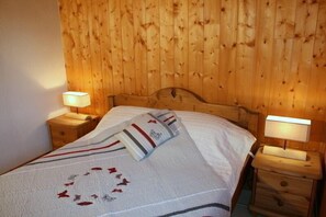 2 chambres, fer et planche à repasser, lit parapluie, Wi-Fi gratuit