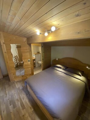 3 chambres, fer et planche à repasser, lit parapluie, Wi-Fi gratuit