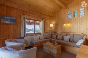 TV, lettore DVD, impianto stereo