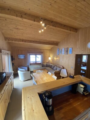 Tv, dvd-afspiller, stereoanlæg