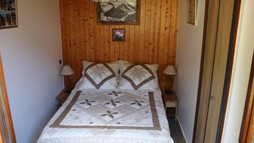 1 slaapkamer, een strijkplank/strijkijzer, gratis wifi