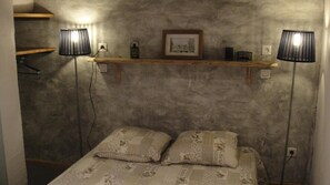 2 bedrooms, iron/ironing board, free WiFi