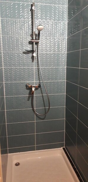 Shower, hair dryer - LA TORSA - VILLAROGER (VILLAROGER)