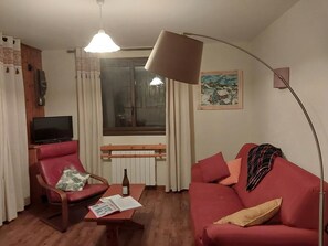 Télévision, lecteur de DVD, chaîne hi-fi