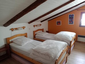 3 Schlafzimmer, Bügeleisen/Bügelbrett, Reisekinderbett, Bettwäsche