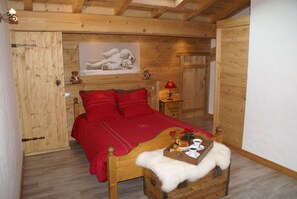 5 bedrooms, iron/ironing board, travel crib, free WiFi