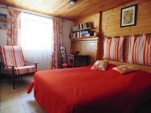 3 bedrooms, iron/ironing board