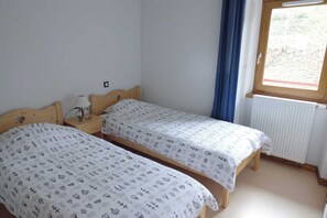 2 Schlafzimmer, Bügeleisen/Bügelbrett, kostenloses WLAN