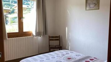 2 bedrooms, iron/ironing board, travel crib, free WiFi